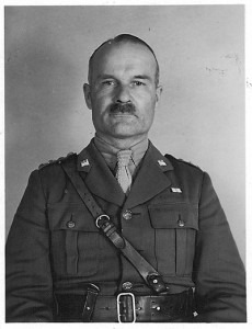 Oberst Helge Bennike, Chef for 4. regiment drog med en del af sine soldater til Sverige den 9. april 1940 for at kæmpe videre mod tyskerne. Foto: Nationalmuseet.